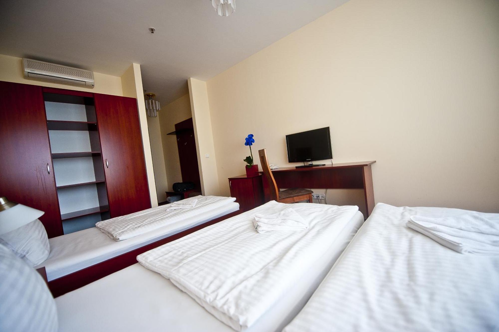 Canada Hotel Budapest Værelse billede